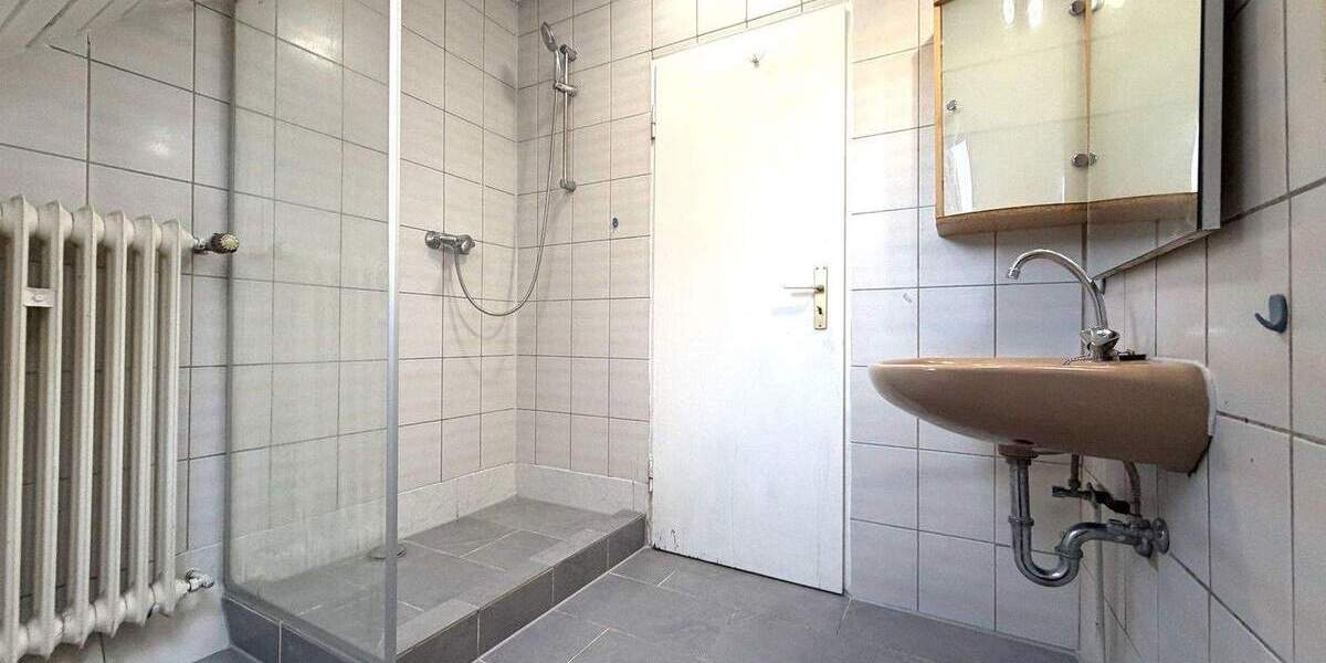 Großes Einfamilienhaus oder Zweifamilienhaus * in Kraichtal 1 zimmer