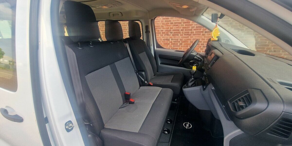 Opel Vivaro M 9 Sitzer Klima 59.000 km 27.998 &euro; Landau 76829