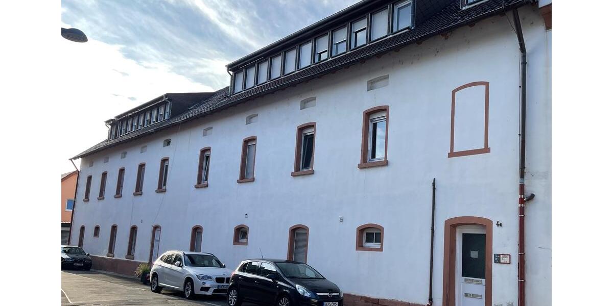 Mehrfamilienhaus und Gewerbefläche in Innenstadtlage zimmer