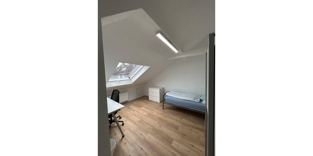 Etagenwohnung Karlsruhe Oststadt - 3 Zimmer, 15 m&sup2;, 450&euro; | Angebot:26791677