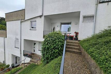 Attraktive 4,5-Zimmer-Terrassenwohnung, mit Waschraum und Keller auf einer Ebene 4 zimmer