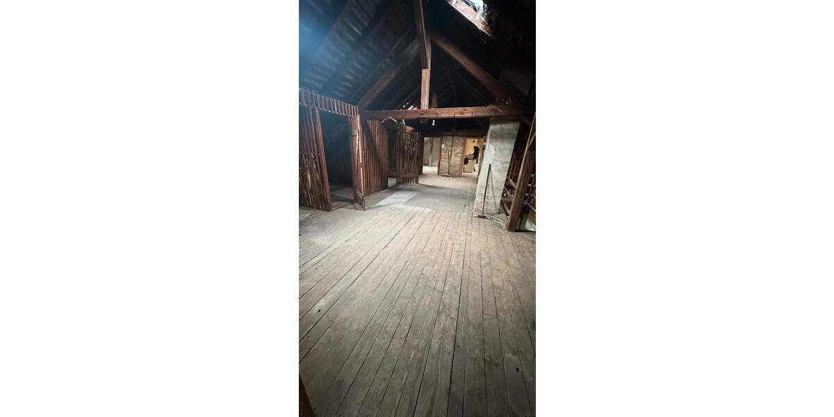 Dachgeschoßwohnung Pforzheim - 5 Zimmer, 140 m&sup2;, 129.000&euro; | Angebot:24661282