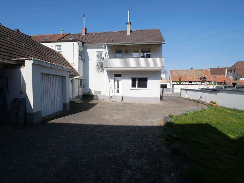 Haus zum Kaufen in Linkenheim-Hochstetten 390.000 € 189 m²