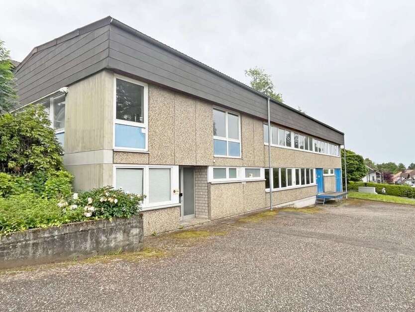 Halle in Baden-Baden 2.600 € 550 m²