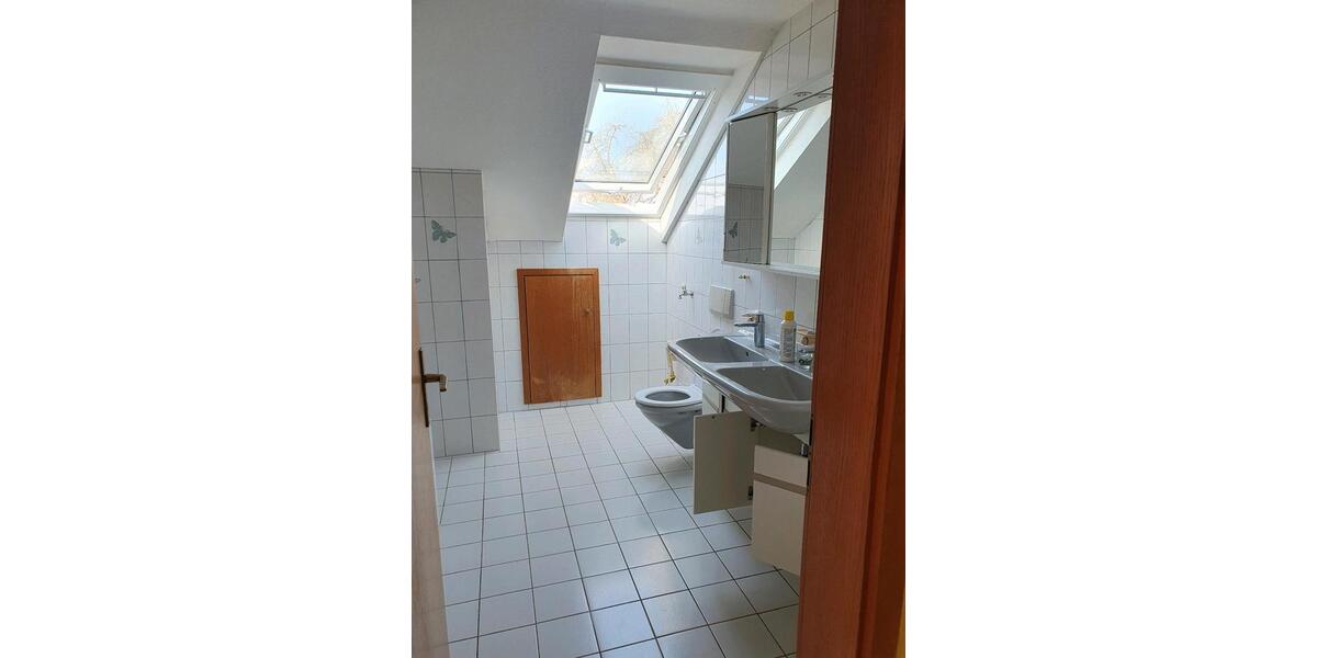 Dachgeschoßwohnung Kraichtal - 3 Zimmer, 80 m&sup2;, 620&euro; | Angebot:25319625