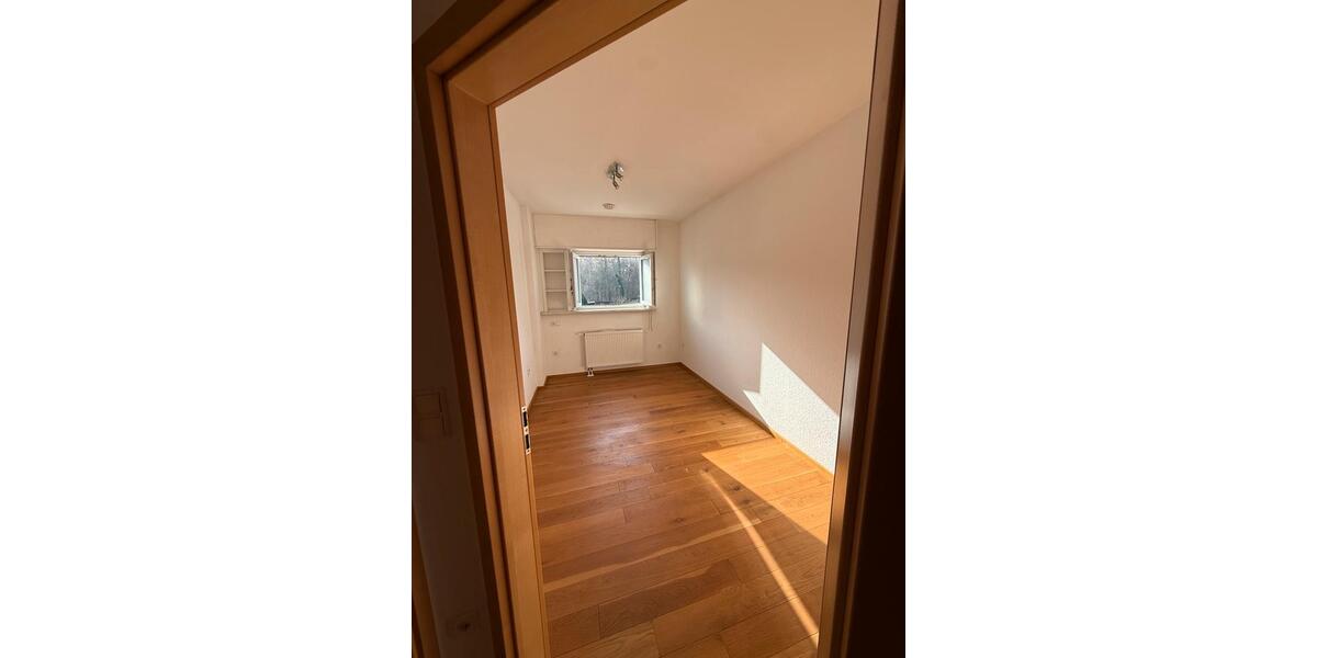 Etagenwohnung Hatzenbühl - 4 Zimmer, 130 m&sup2;, 1.100&euro; | Angebot:25415292