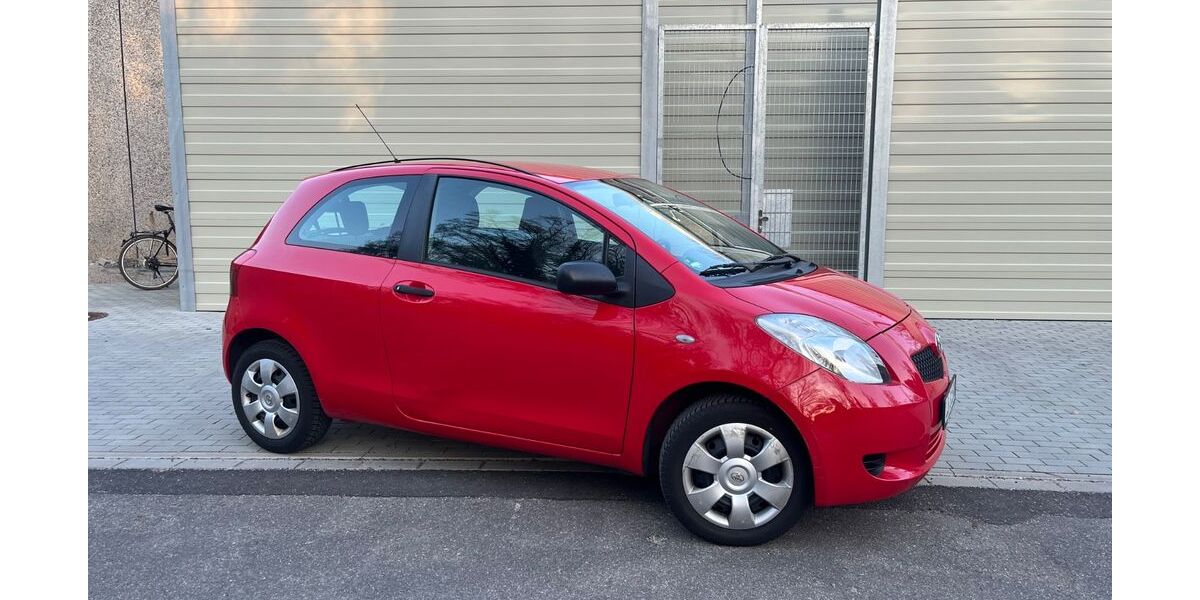 Toyota Yaris 101.000 km 2.399 &euro; Karlsruhe 76131