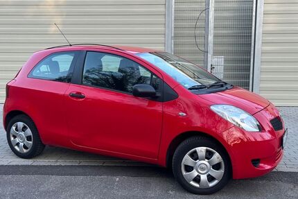 Toyota Yaris 101.000 km 2.600 &euro; Karlsruhe 76131