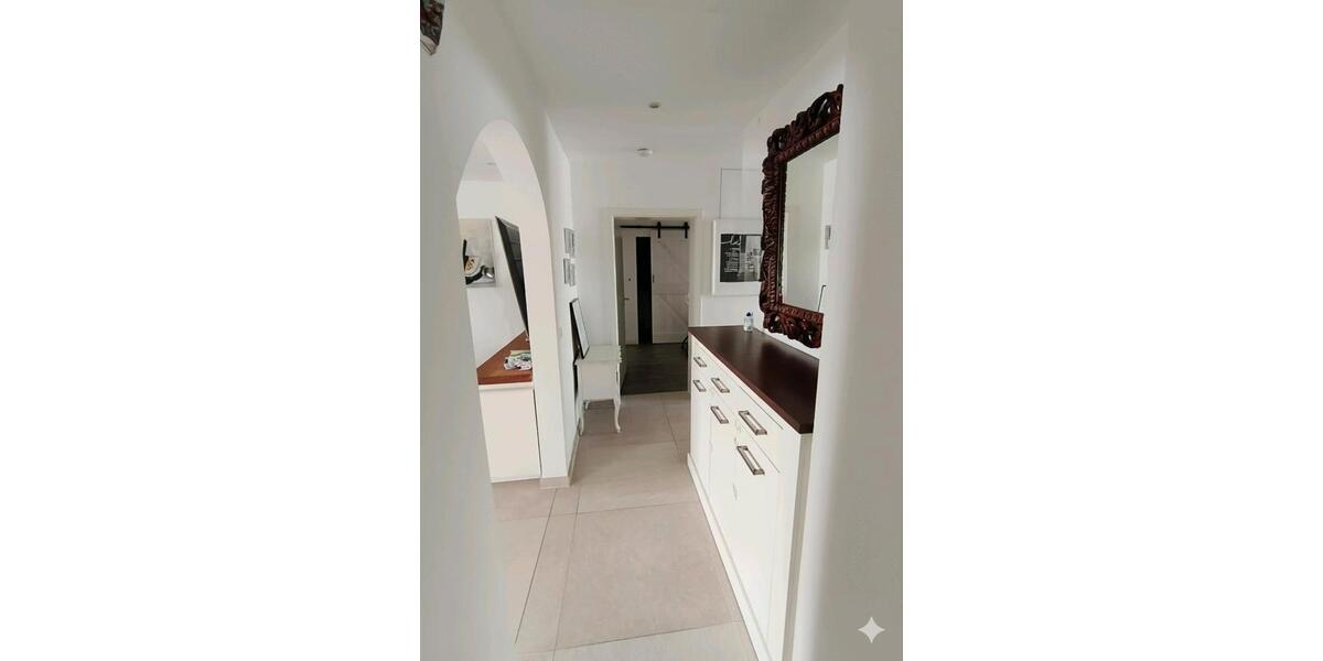 Exklusives Wohnerlebnis: ca.130qm Wohnung + Büro + XL Keller 3.5 zimmer