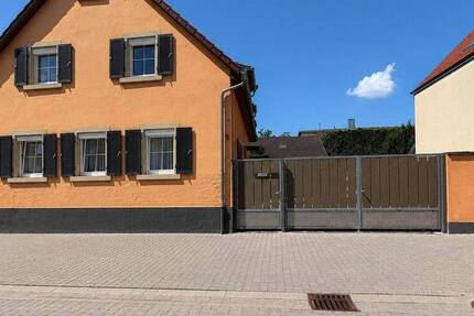 Haus Karlsruhe Knielingen - 8 Zimmer, 244 m&sup2;, 670.000&euro; | Angebot:26826320