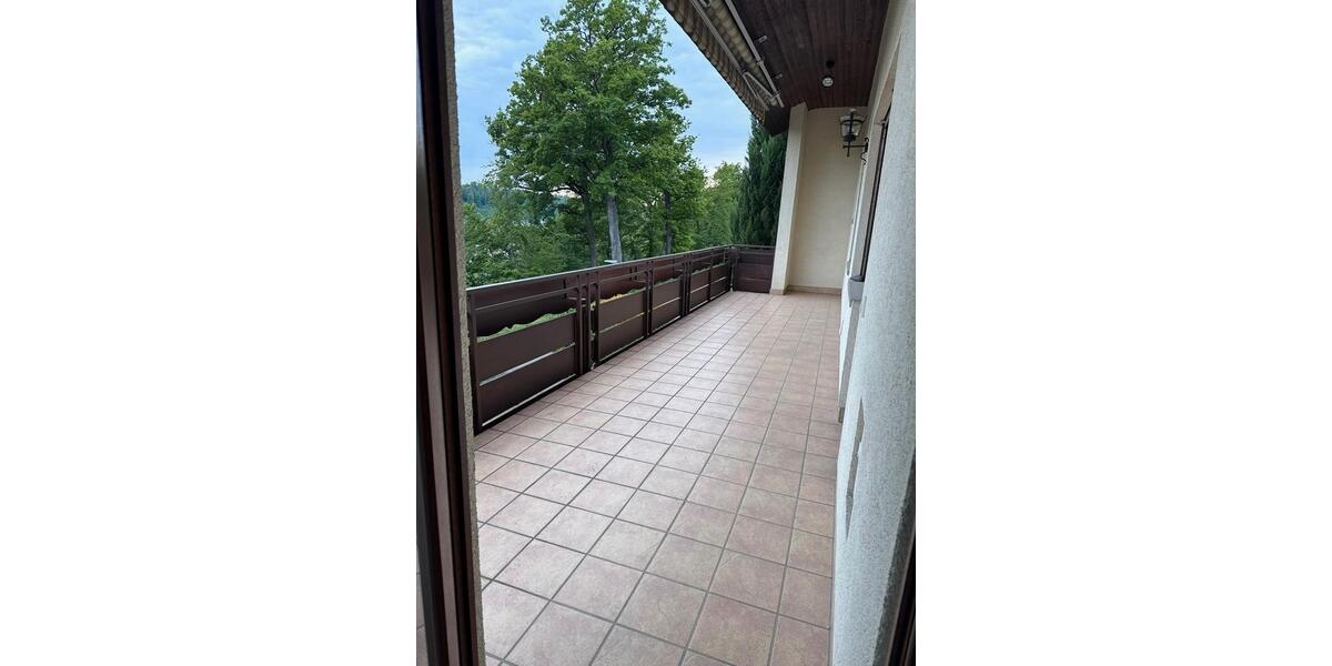 Etagenwohnung Kämpfelbach - 5 Zimmer, 144 m&sup2;, 1.350&euro; | Angebot:25615103