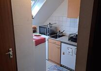 Freie helle, gepflegte 1-Zi-Wohnung DG mit TG-Stpl.