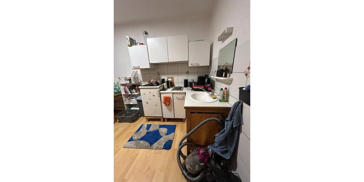 Günstiges möbliertes 1-Zimmer in sehr guter zentraler Lage Perfek 1 zimmer