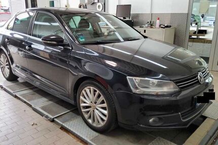 VW Jetta 96.000 km 9.200 € Muggensturm 76461