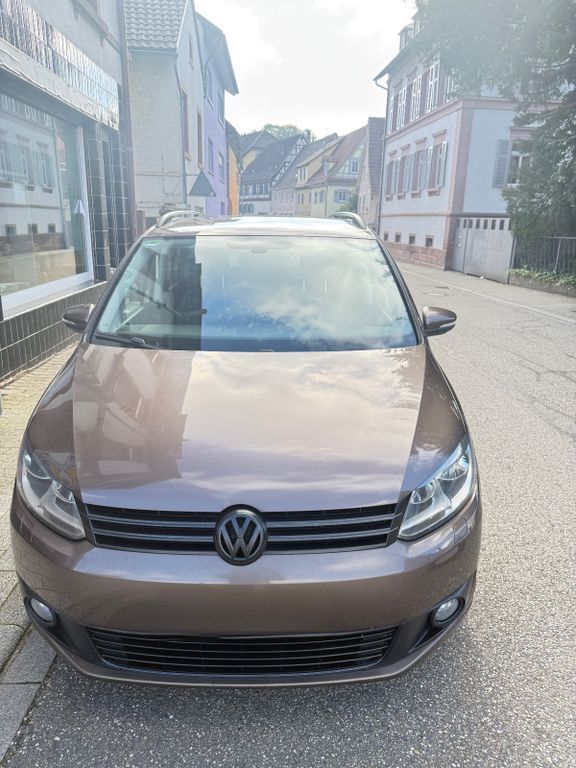 VW Touran 202.089 km 6.000 € Karlsruhe 76327