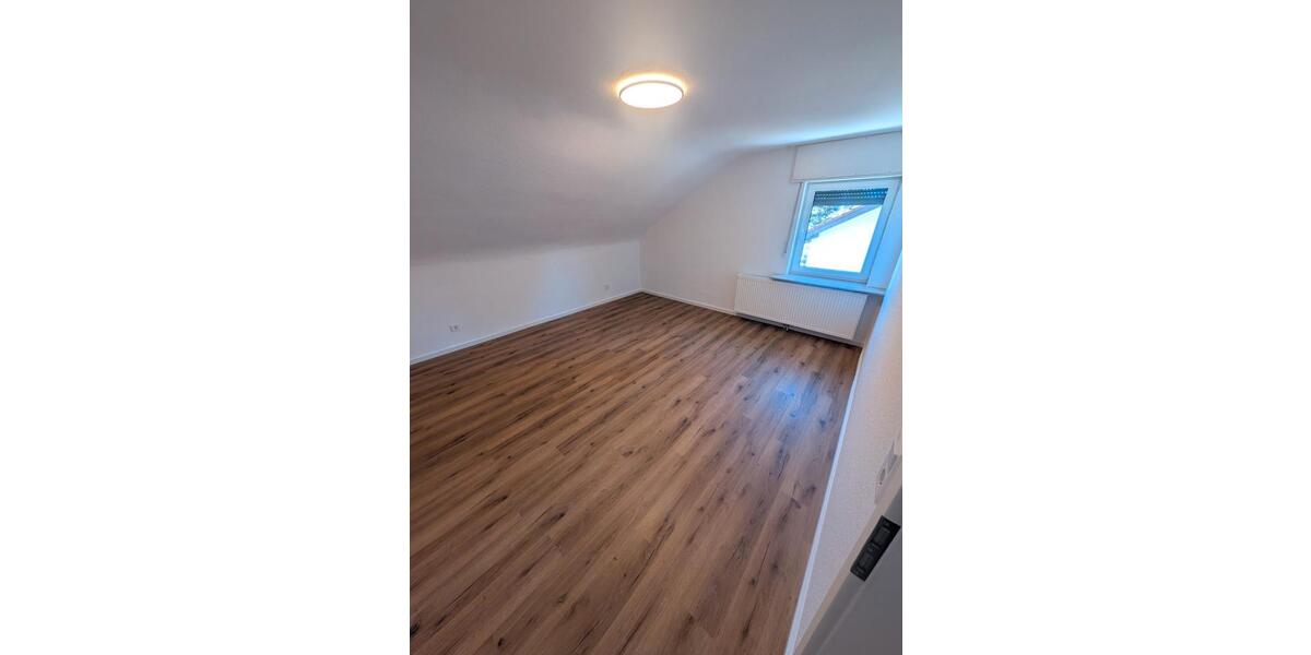 Dachgeschoßwohnung Karlsruhe Wettersbach - 5 Zimmer, 113 m&sup2;, 1.500&euro; | Angebot:26414163