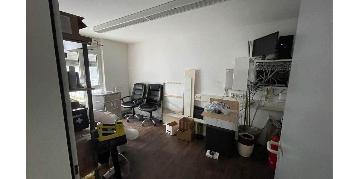 Bürofläche in zentraler Lage, 4-5 separate Büroräume + großer Empfangsbereich etc... 7 zimmer