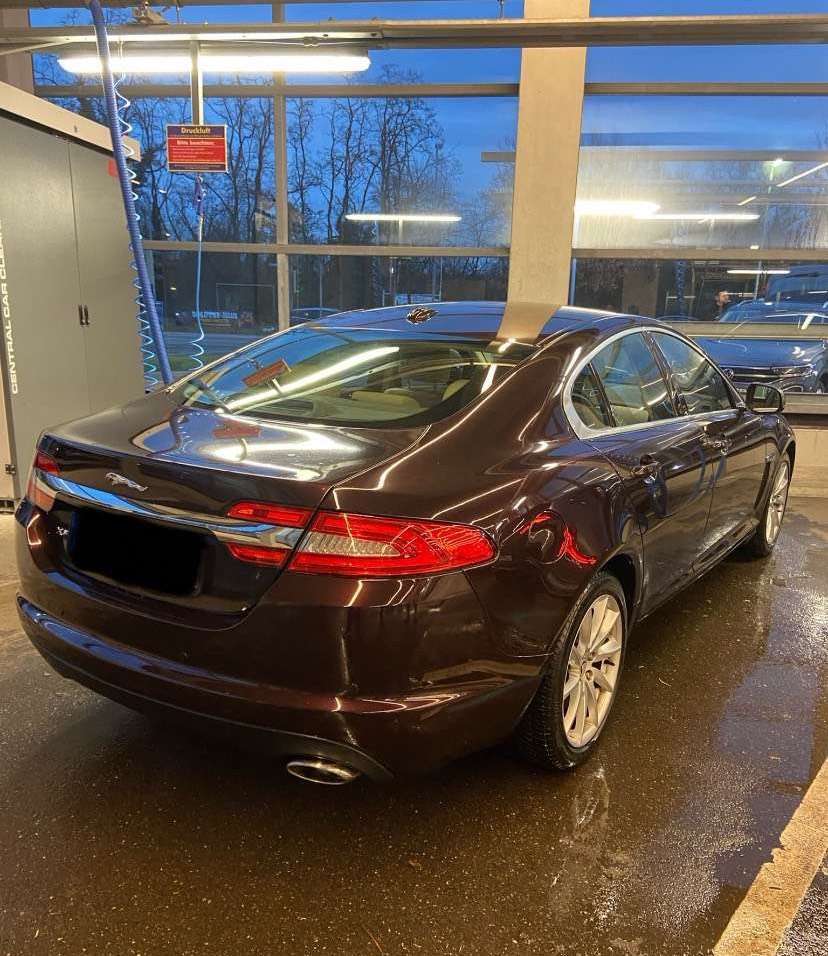 Jaguar XF 141.710 km 9.000 € Karlsruhe 76149