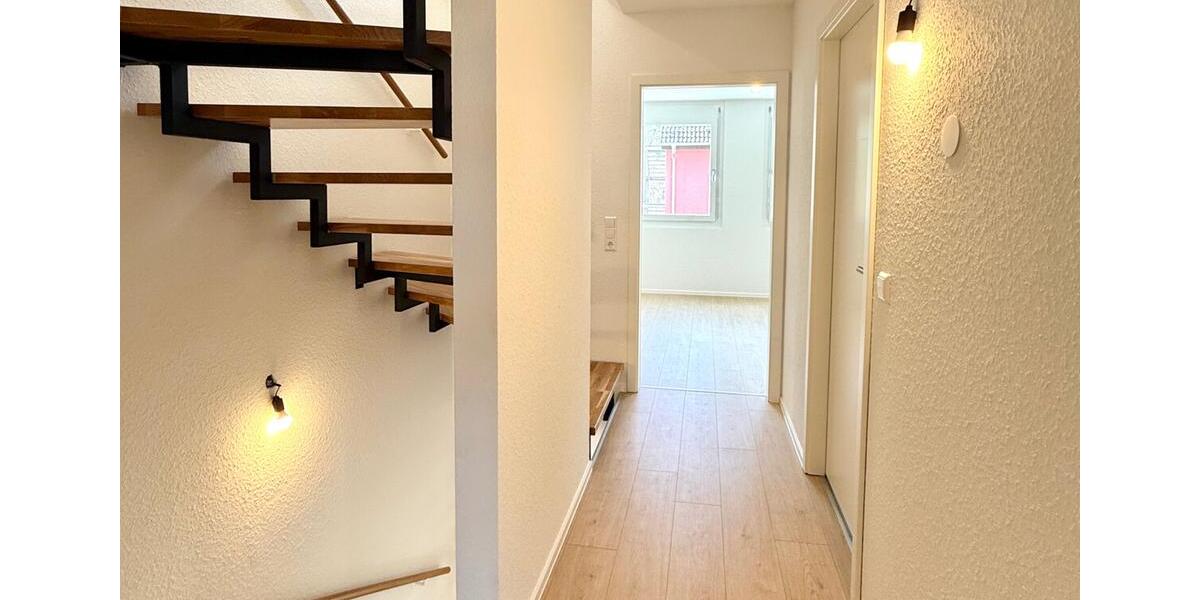 Neuwertiges Reihenhaus mit 5-Zimmern! 5 zimmer