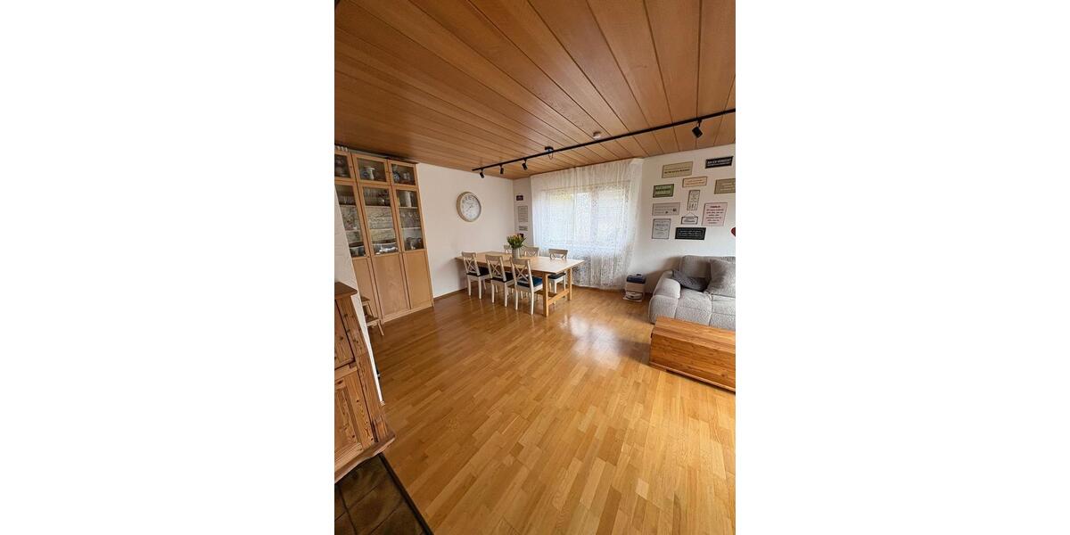 Etagenwohnung Kämpfelbach - 5 Zimmer, 144 m&sup2;, 1.350&euro; | Angebot:25615103