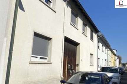 °°° Mehrfamilienhaus MIT 4 WohnungEN, 3 GARAGEN, GARTEN UND AUSBAUPOTENZIAL °°°