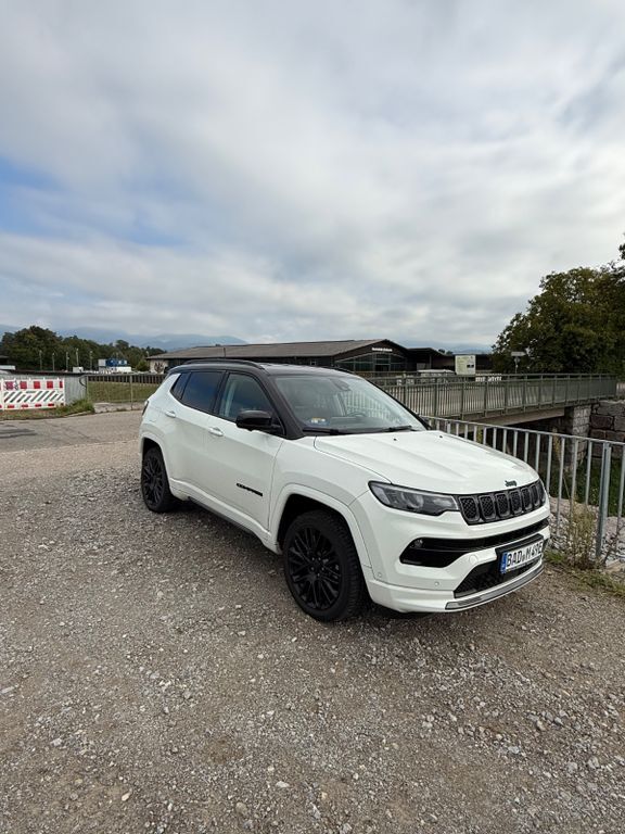 Jeep Compass 74.000 km 26.199 € Baden-Baden 76534