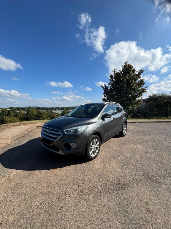 Ford Kuga 45.500 km 17.990 € Keltern 75210