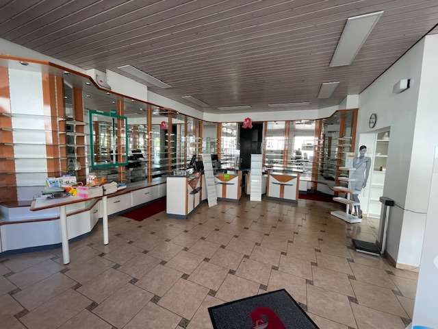 Büro in Karlsdorf-Neuthard 1.200 € 150 m²