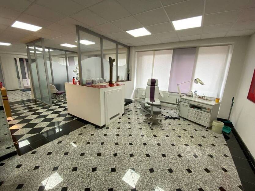 Umnutzung zur EG-Wohnung möglich! Büro- Praxisfläche im Erdgeschoss in City-Lage in Karlsruhe