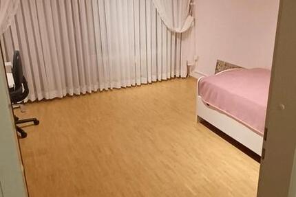 Möbliertes Zimmer mit Balkon 1 zimmer