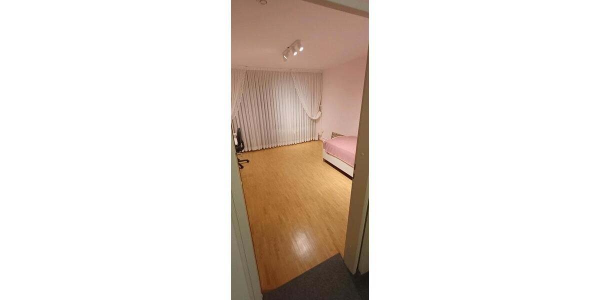 Möbliertes Zimmer mit Balkon 1 zimmer