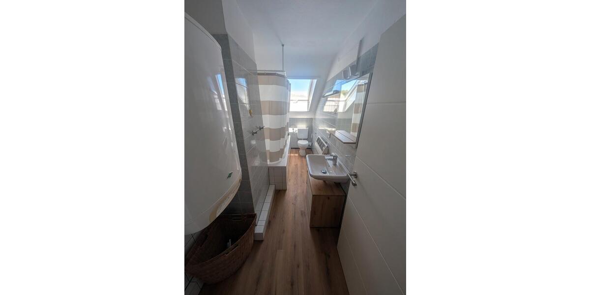 Dachgeschoßwohnung Karlsruhe Wettersbach - 5 Zimmer, 113 m&sup2;, 1.500&euro; | Angebot:26414163