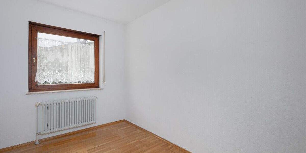 Solide DHH in begehrter Lage mit Garage, ohne Garten aber Ausbaureserve im DG! 5 zimmer