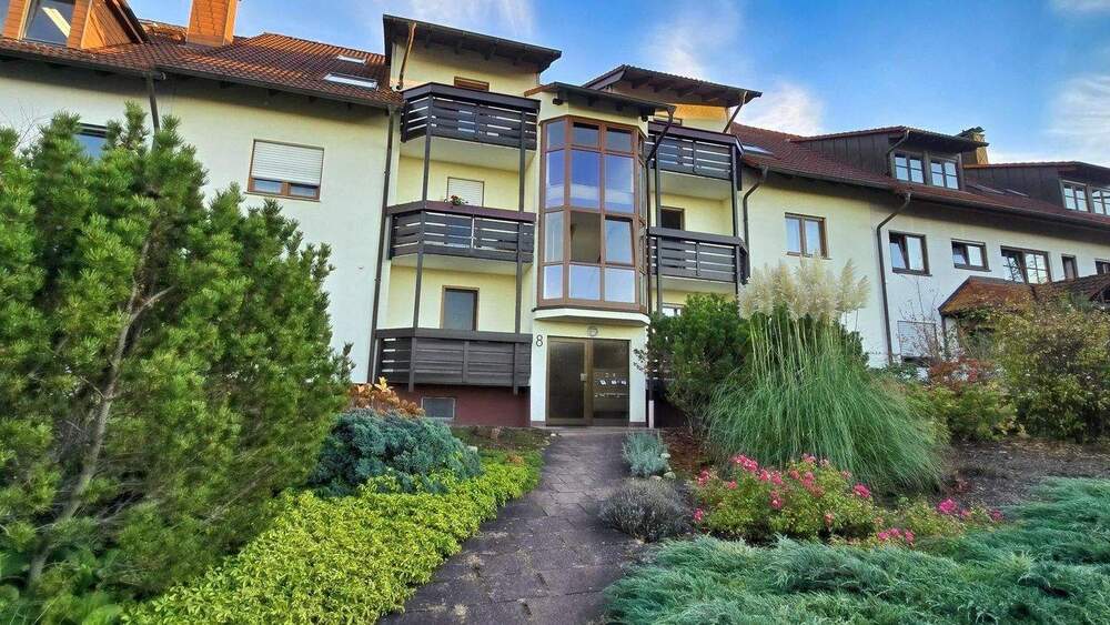 4 Zimmer Dachgeschosswohnung in Langensteinbach 4 zimmer