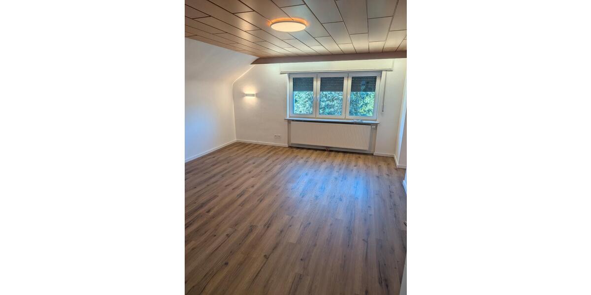 Dachgeschoßwohnung Karlsruhe Wettersbach - 5 Zimmer, 113 m&sup2;, 1.500&euro; | Angebot:26414163
