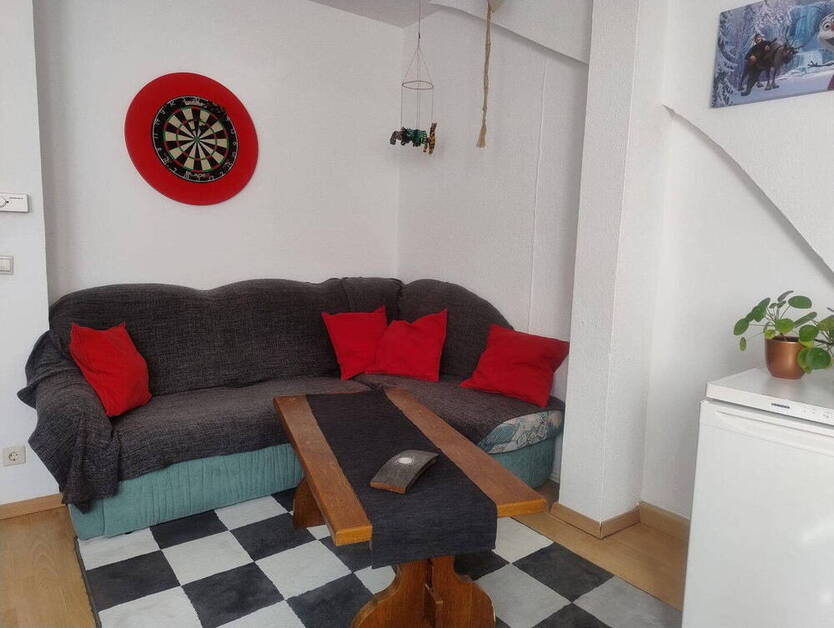 Für junge MieterStudenten - gemütliche Wohnung im 2. OG - Stadtmitte - auch als WG geeignet