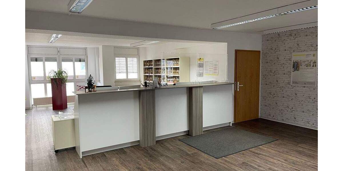 Bürofläche in zentraler Lage, 4-5 separate Büroräume + großer Empfangsbereich etc... 7 zimmer