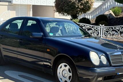 Mercedes-Benz E 200 181.000 km 2.990 &euro; Hördt 76771