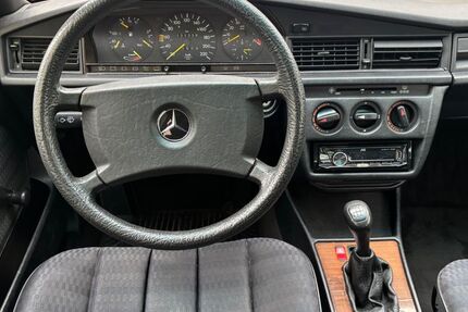 Mercedes-Benz 190 121.000 km 6.800 &euro; Gaggenau 76571