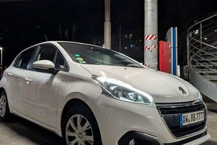 Peugeot 208 84.000 km 6.500 &euro; Karlsruhe 76131