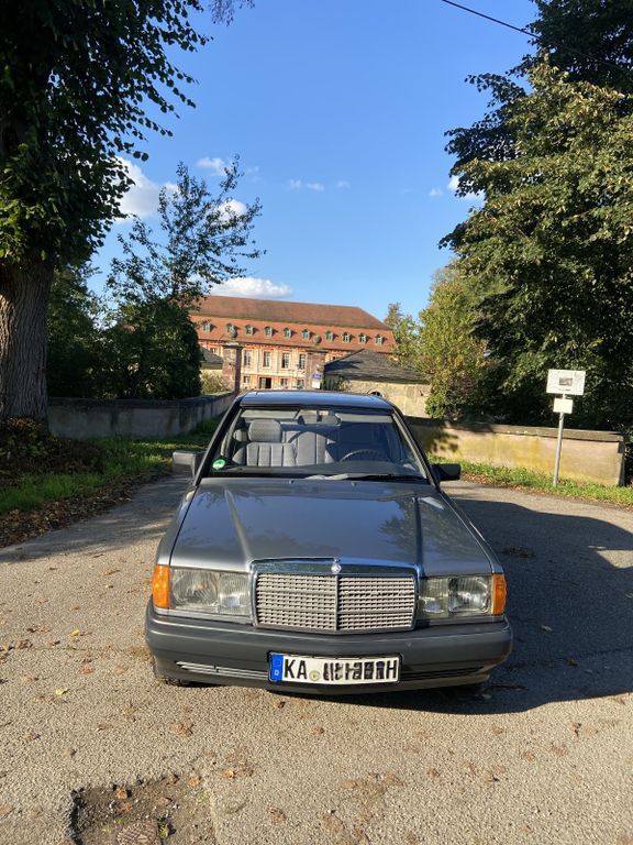 Mercedes-Benz 190 213.451 km 5.800 € Karlsruhe 76135