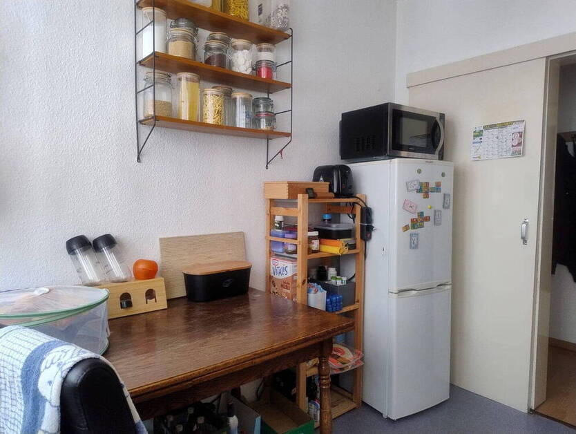 Für junge MieterStudenten - gemütliche Wohnung im 2. OG - Stadtmitte - auch als WG geeignet