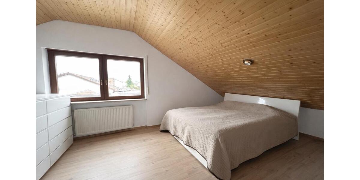 Dachgeschoßwohnung Stutensee - 3 Zimmer, 85 m&sup2;, 1.050&euro; | Angebot:26415059