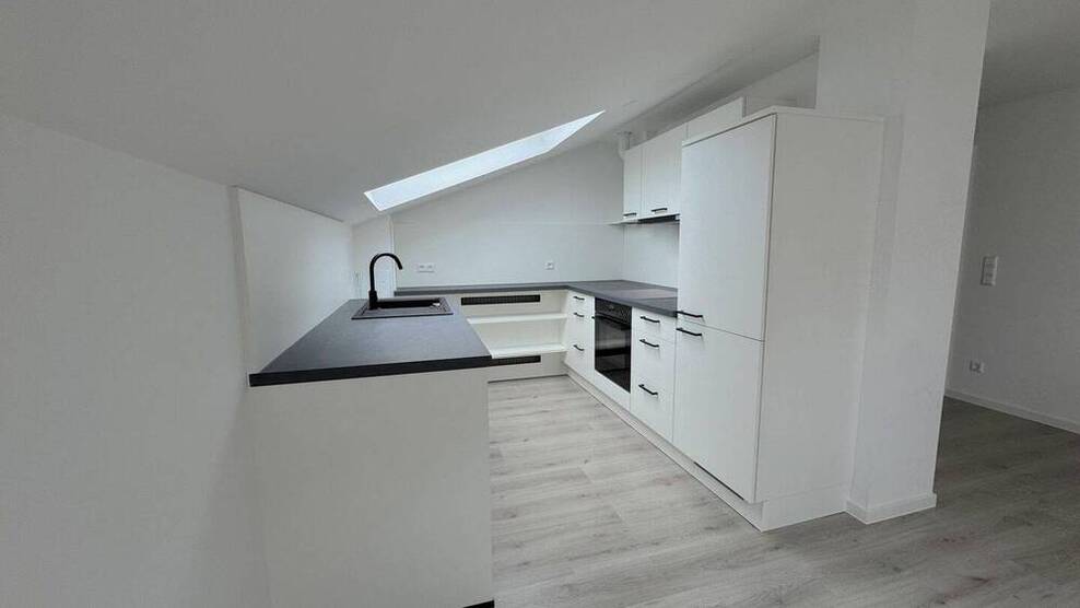 Elegantes Wohnen auf neuem Niveau - 3 Zimmer, stilvoll saniert mit neuer EBK- Erstbezug!