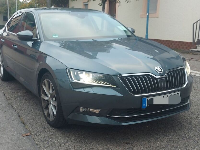 Skoda Superb 90.000 km 17.700 € Karlsdorf-Neuthard 76689