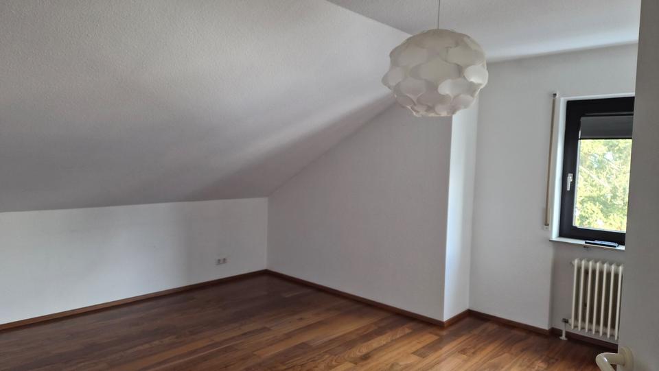 Geräumige helle 3,5-Zimmer-Wohnung in KarlsruheWolfartsweier 3.5 zimmer