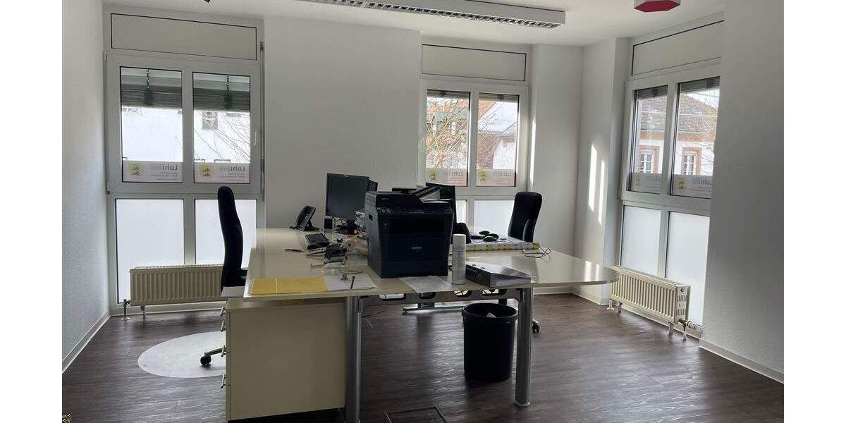 Bürofläche in zentraler Lage, 4-5 separate Büroräume + großer Empfangsbereich etc... 7 zimmer