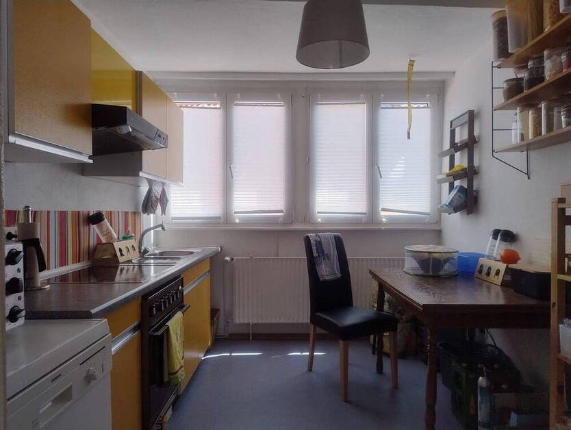 Für junge MieterStudenten - gemütliche Wohnung im 2. OG - Stadtmitte - auch als WG geeignet