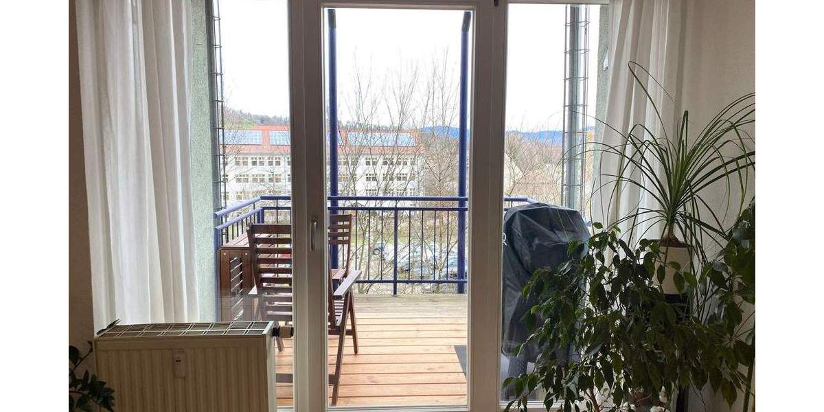 Provisionsfrei. Zwei Zimmer mit Terrasse und Stellplatz 2 zimmer