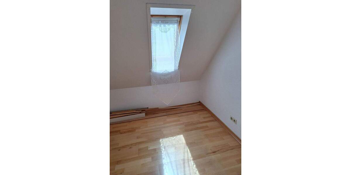 Reserviert! Sofort einziehen! Gepflegte, unterkellerte DHH in NeureutKirchfeld in ruhiger Lage, mit großem pflegeleichten Garten in Wald- u. Seenähe 4 zimmer